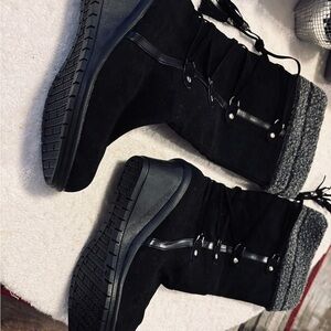 Brand New Mid Calf-High Insulated Winter Boots by ANYTHING BUT MONDAY - box 78